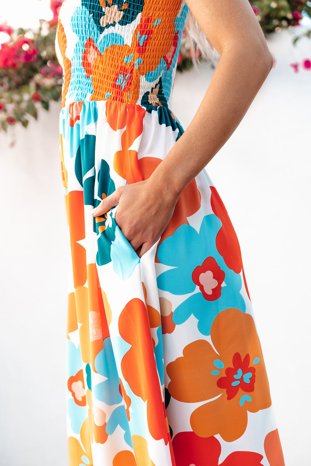 Vestido largo colorido impresión floral con resorte y tirantes